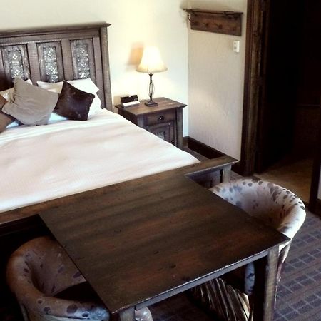 Rustic Creek Ranch Resort At North Jellystone Park Burleson Luaran gambar