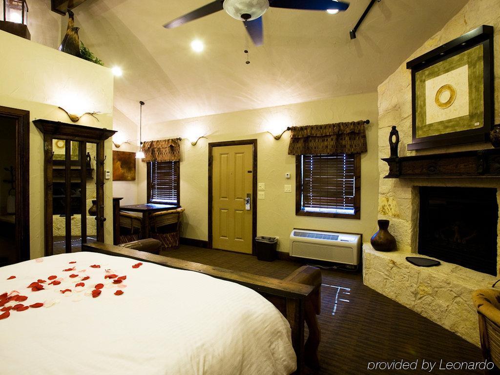 Rustic Creek Ranch Resort At North Jellystone Park Burleson Luaran gambar