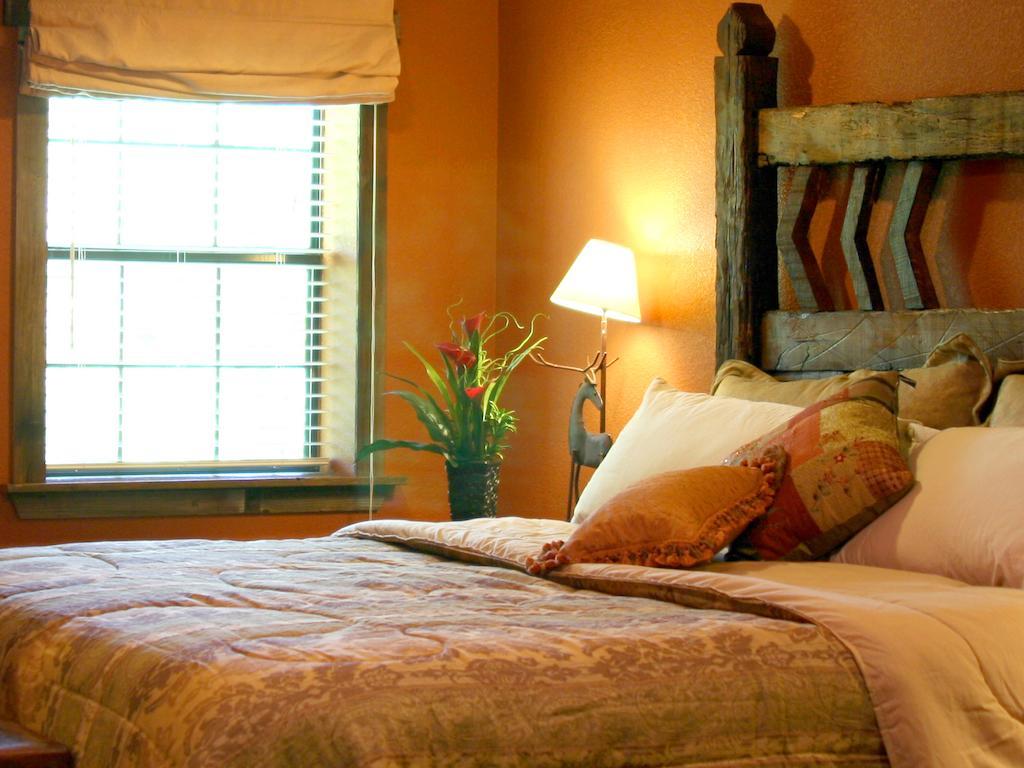 Rustic Creek Ranch Resort At North Jellystone Park Burleson Luaran gambar