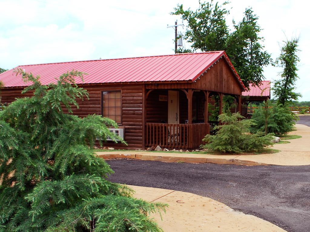 Rustic Creek Ranch Resort At North Jellystone Park Burleson Luaran gambar