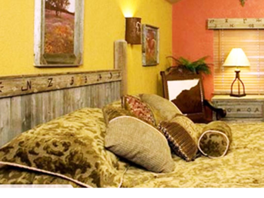 Rustic Creek Ranch Resort At North Jellystone Park Burleson Luaran gambar