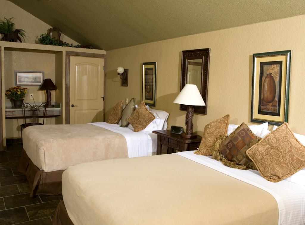 Rustic Creek Ranch Resort At North Jellystone Park Burleson Luaran gambar