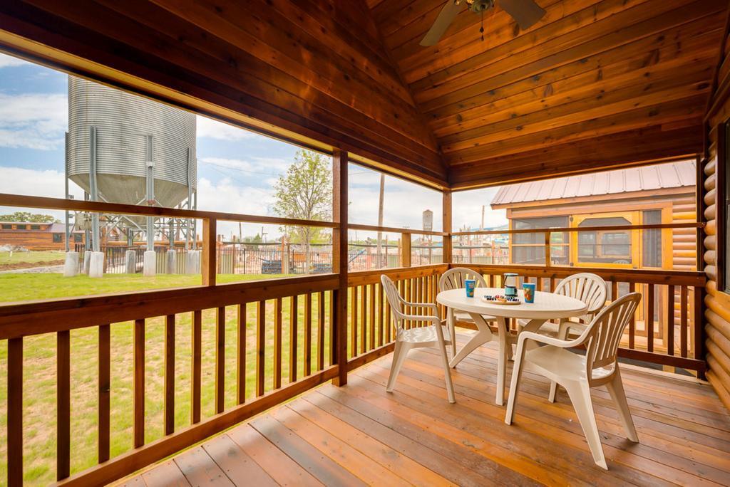 Rustic Creek Ranch Resort At North Jellystone Park Burleson Luaran gambar