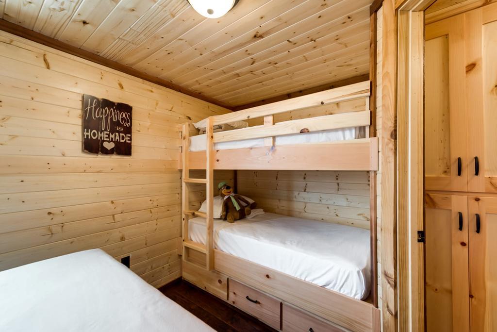 Rustic Creek Ranch Resort At North Jellystone Park Burleson Luaran gambar