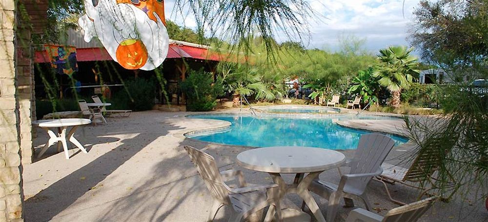Rustic Creek Ranch Resort At North Jellystone Park Burleson Luaran gambar