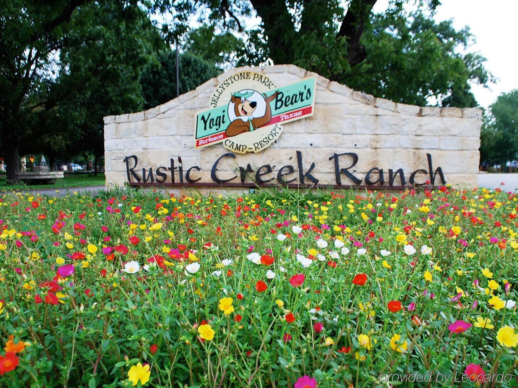 Rustic Creek Ranch Resort At North Jellystone Park Burleson Luaran gambar