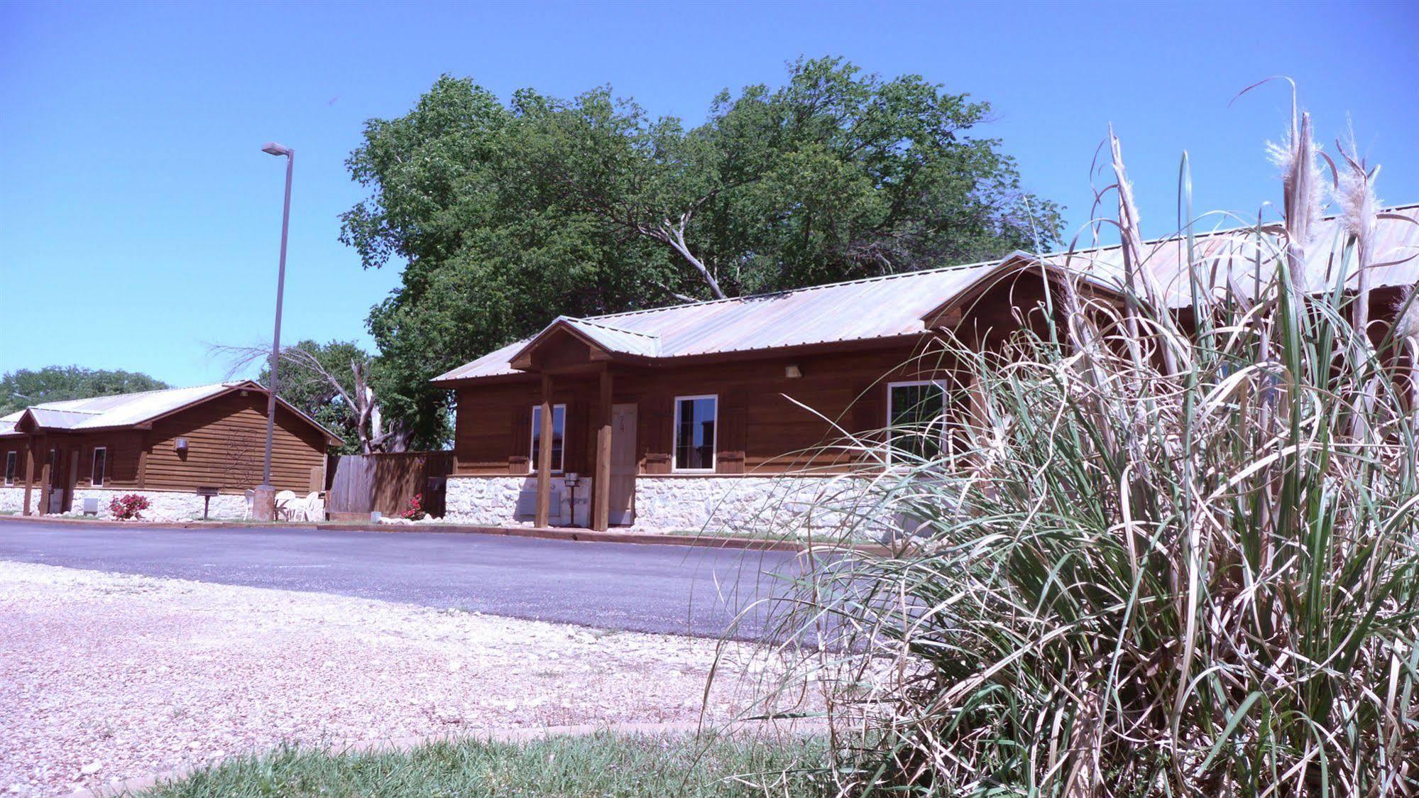 Rustic Creek Ranch Resort At North Jellystone Park Burleson Luaran gambar