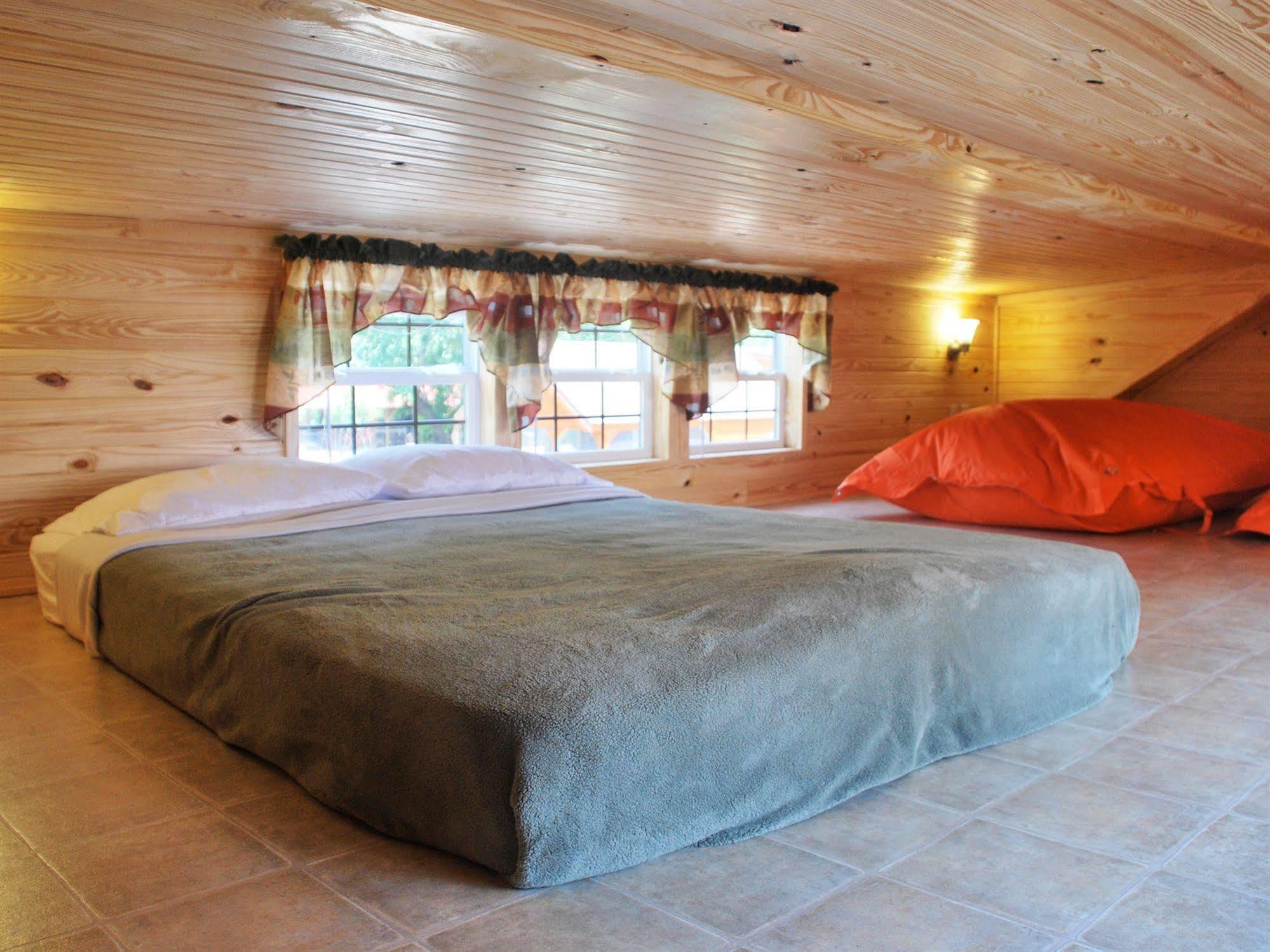 Rustic Creek Ranch Resort At North Jellystone Park Burleson Luaran gambar