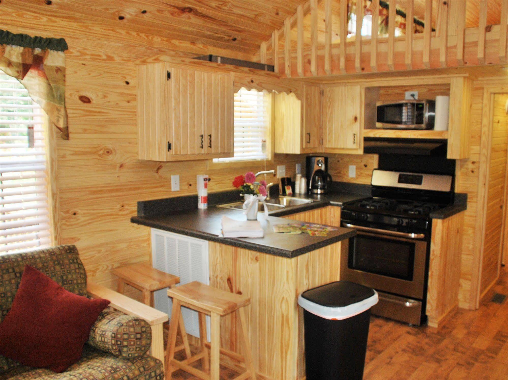 Rustic Creek Ranch Resort At North Jellystone Park Burleson Luaran gambar