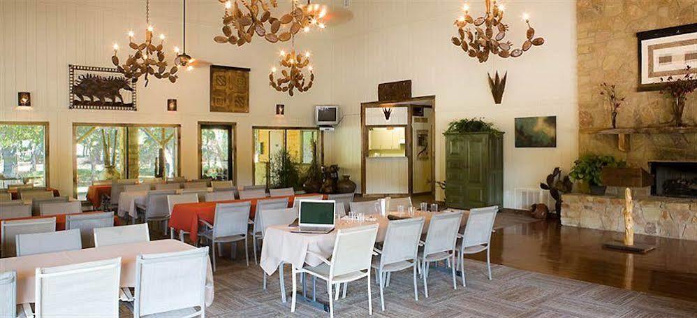 Rustic Creek Ranch Resort At North Jellystone Park Burleson Luaran gambar
